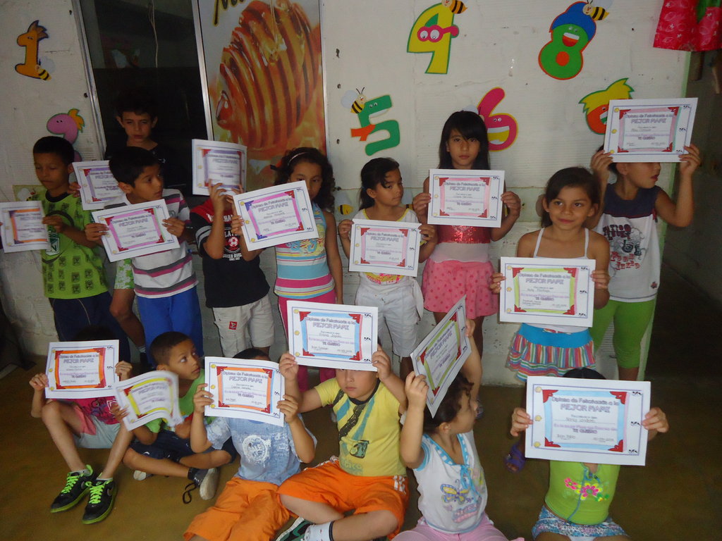 Feed 100 children with malnutrition in Medellin