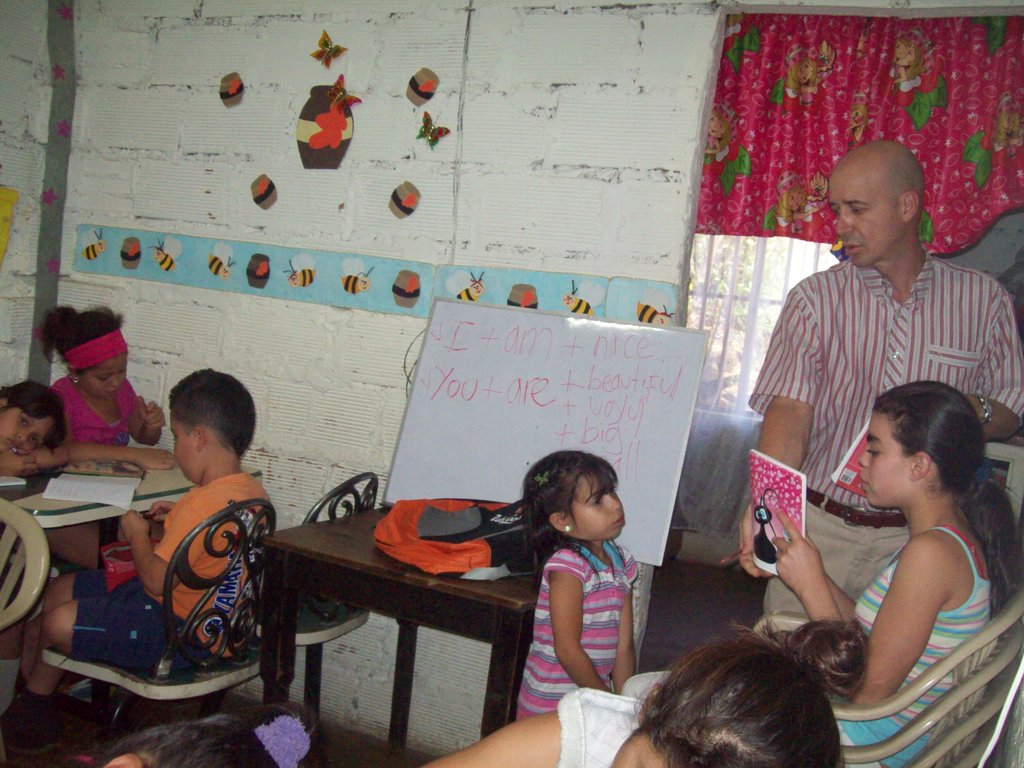 Feed 100 children with malnutrition in Medellin