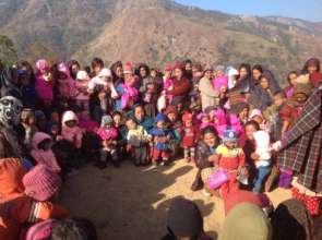 Distributed clothes and shoes to children!