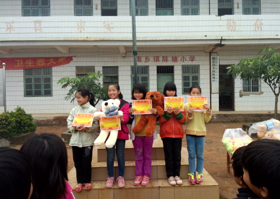 Children receiving reading awards