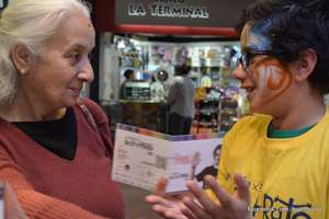 Mateo explaining the advocacy campaign