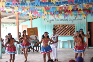 Traditional dance in Tracajatuba community