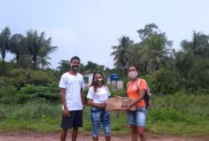 Facial mask delivered to Caju Una community