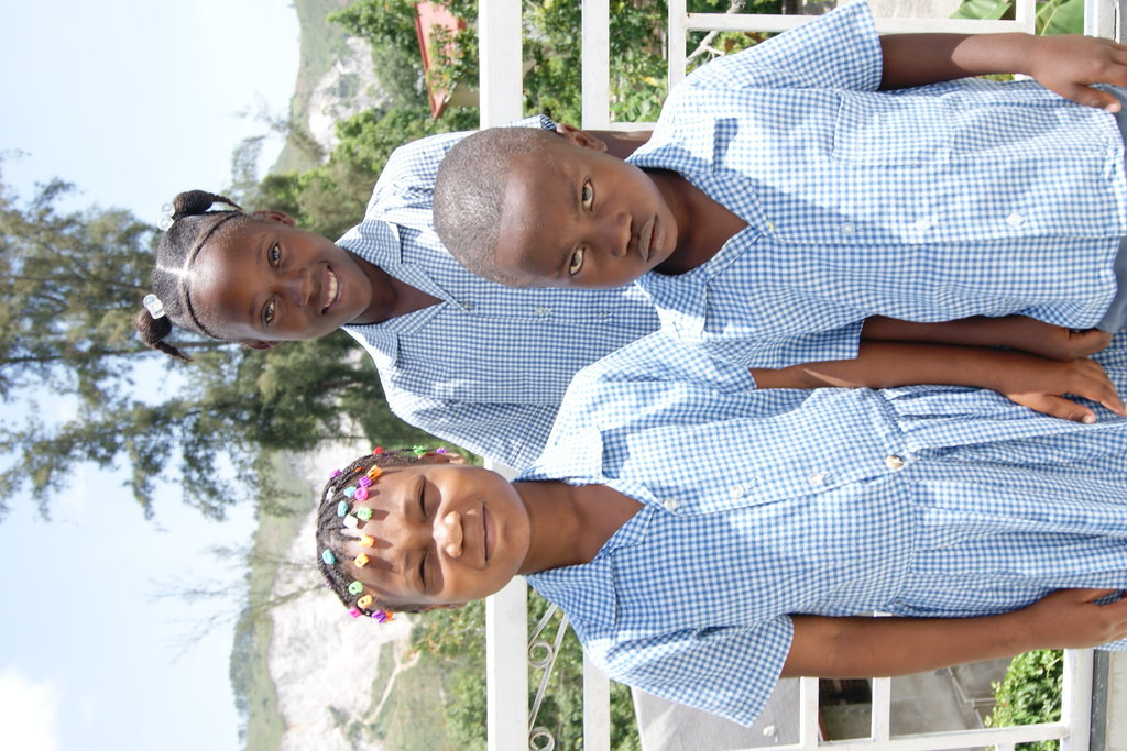 Send 200 kids in Haiti to school!