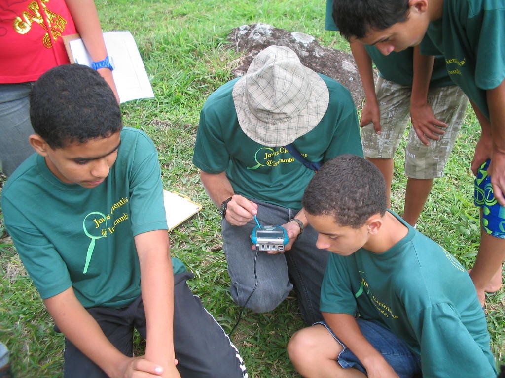 Help Valdinei become a scientist!