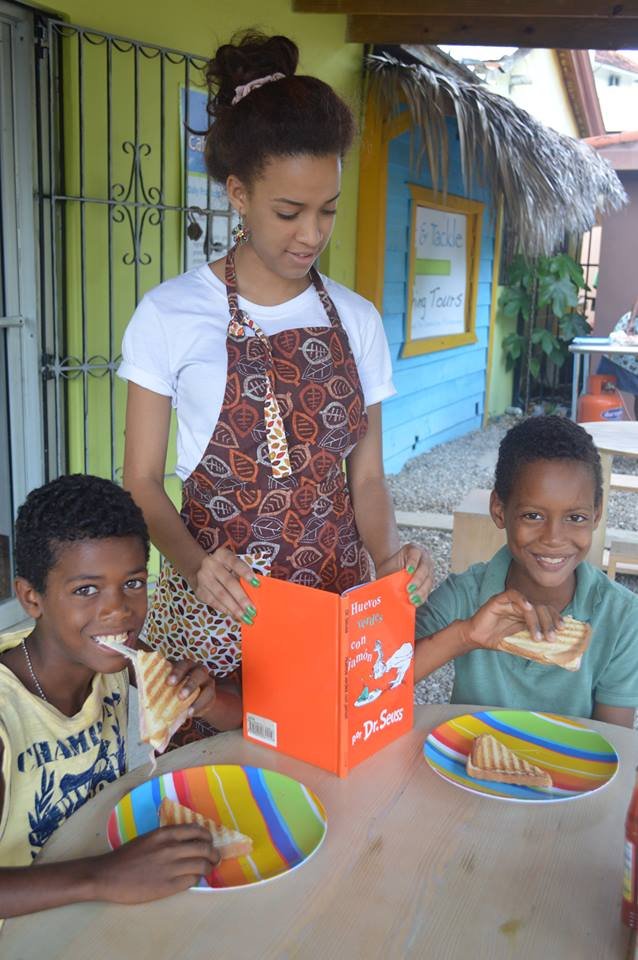 Job Training for the Chicas Brillantes