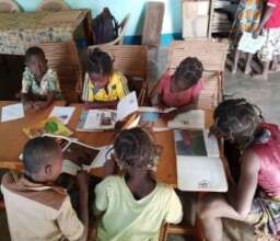 More reading in Dohoun library