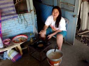 Korean volunteer makes dessert