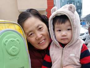 Jinyoung and his house mom