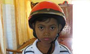Phada, a child protected from injury by a helmet