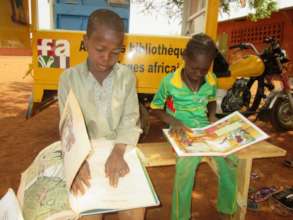 Students reading by mobile library