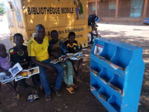 Readers at Ecole B, Hounde, July 2020