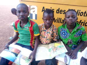 Readers at Ecole A in Hounde, July 2020