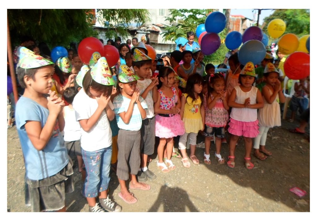 Save 100 Filipino Needy Children Stay In School