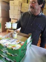 FATHER OF 4 CHILDREN CURRING FOOD TO HIS FAMILY