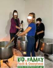 our Volunteers preparing HUG meals for schools