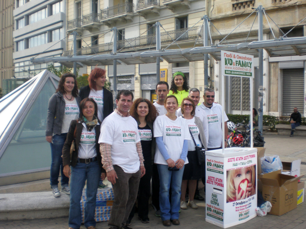 Kid & Family Volunteers collecting food in Athens