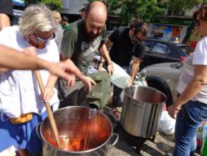 Kid & Family invites people to cook for refugees