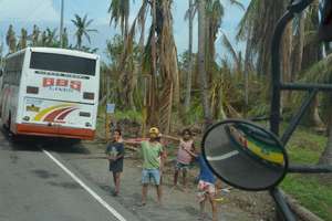 Leyte children calling for help from passersby