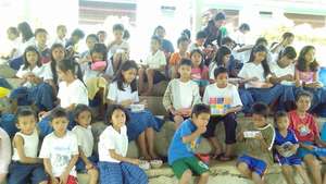 Students eat together outdoors Catig-Lacadon