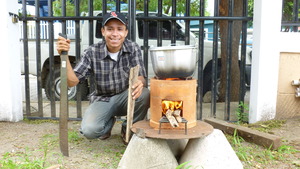 Stove technician Bryam testing the Coci Nica
