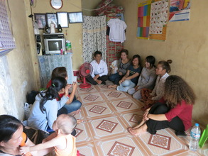 staff team explaining the HIV testing to EWs