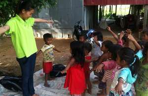 Ms Veasna Sophea teaching Kampong Thnal children