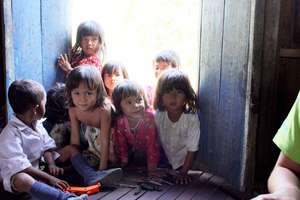 Kampong Thnal children watch Youth Star visitors