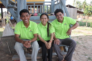 YS volunteers Nut Ngoun, Heng Rina & Ea Chan Heng