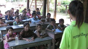 YS volunteer teaching a class