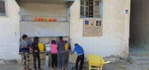 Children fill up water bottles with clean water