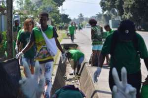 St Andrews Youths doing clean-up in Lae City