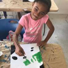 Child at the "Hello Art" art class