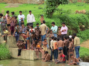 The audience enjoying the swimming competition