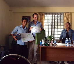 El Huyno receiving his award