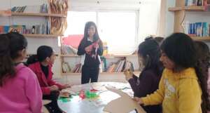 Kids having fun while preparing for Shadow Theater