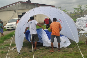 Tent setup demonstration in Tanauan, Leyte
