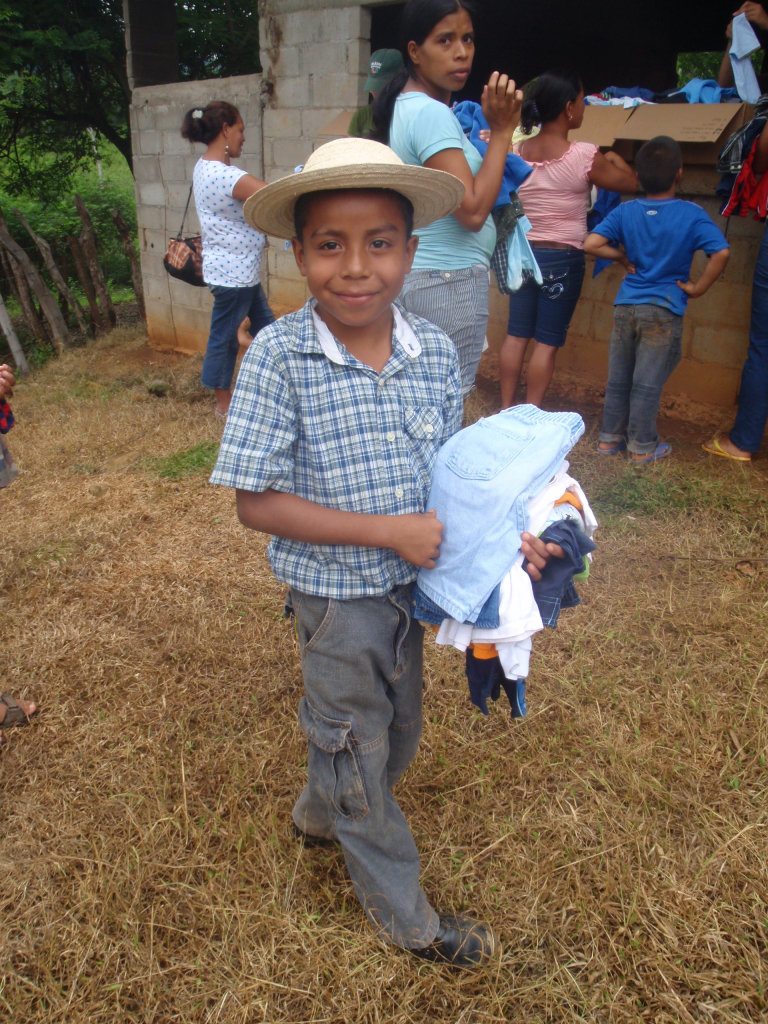 Distribute Donated Clothes & Goods in Rural Panama