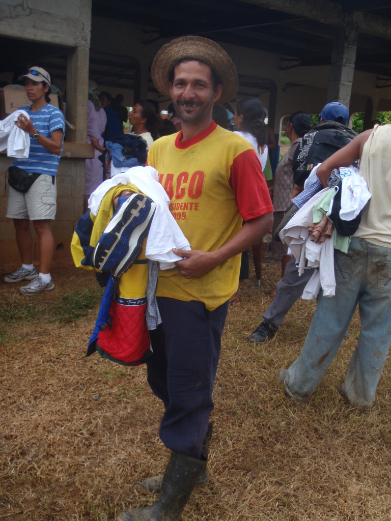 Distribute Donated Clothes & Goods in Rural Panama