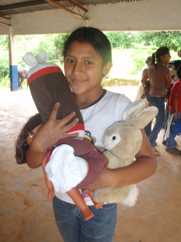 Distribute Donated Clothes & Goods in Rural Panama