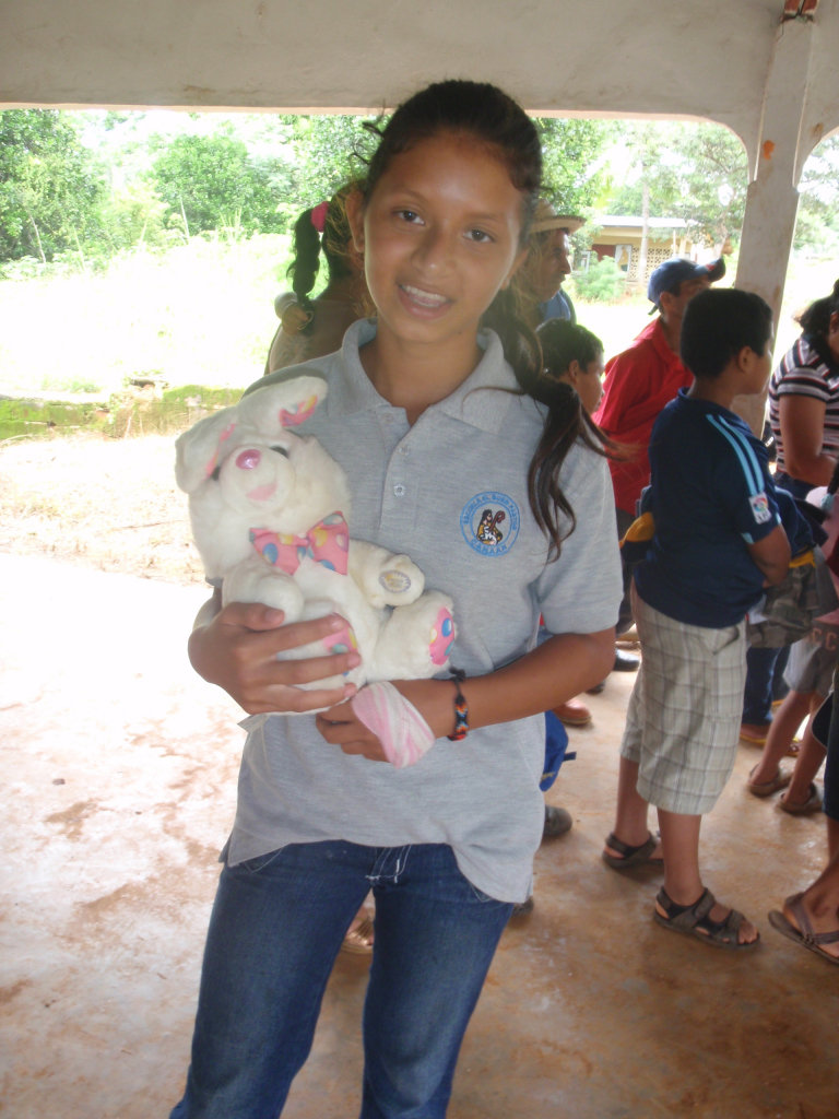 Distribute Donated Clothes & Goods in Rural Panama