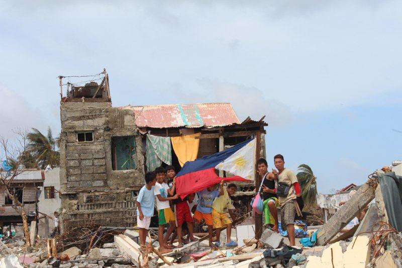 Solar radios/lights for Philippines Typhoon Haiyan