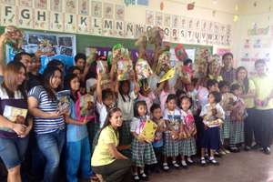 Globalgiving away books in Kasiglahan Vill. School