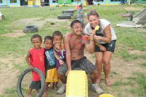 Nat, Rey and kids from San Agustin school