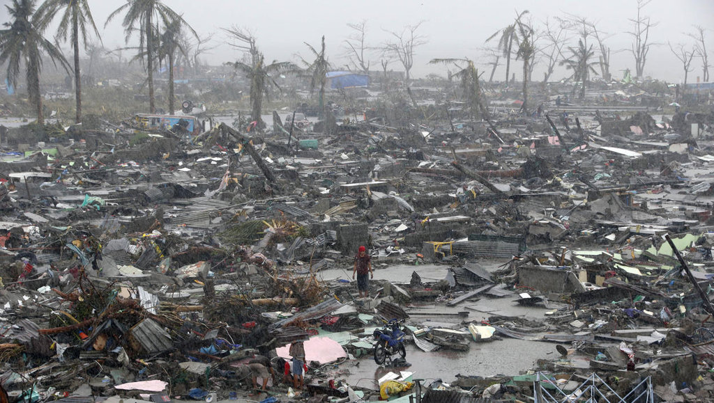 SHELTERS 4 Typhoon Haiyan survivors in Philippines