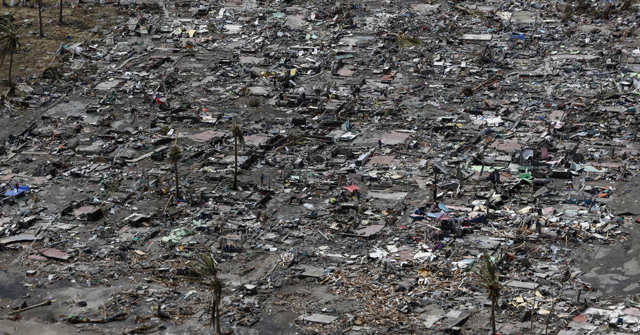 SHELTERS 4 Typhoon Haiyan survivors in Philippines
