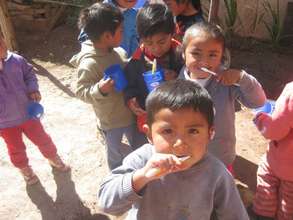 children brushing their teeth