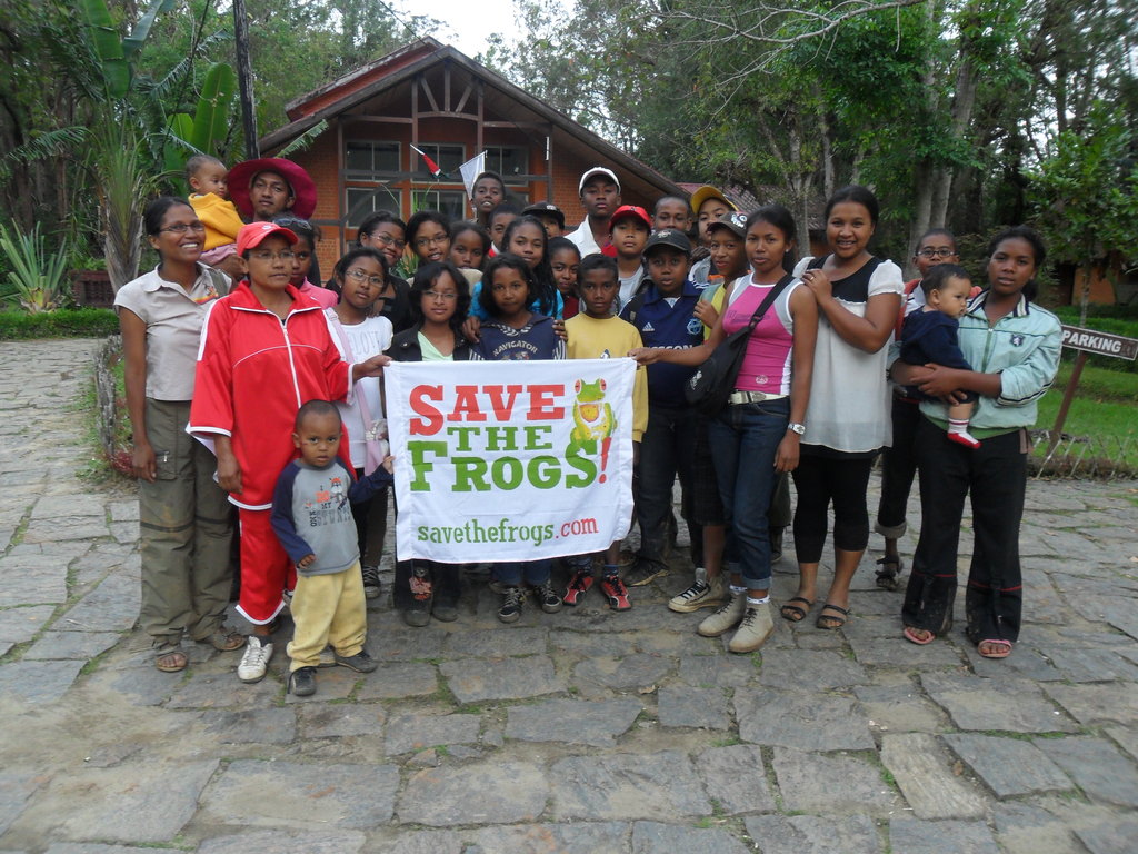Save the Frogs event with Isalo people/Madagascar