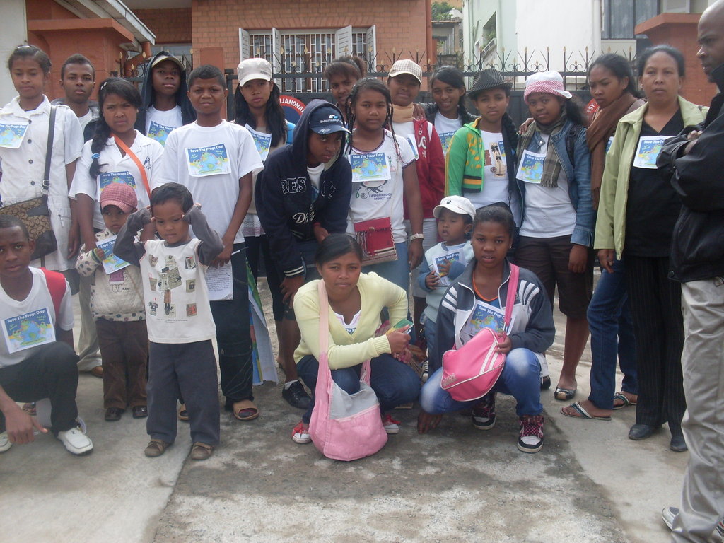 Save the Frogs event with Isalo people/Madagascar