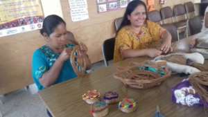 Handcrafts elaborated with pine needles